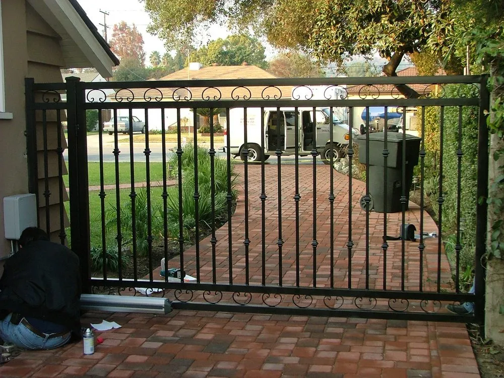 Local chain link fencing for homes in Pasadena, CA by Lock Up