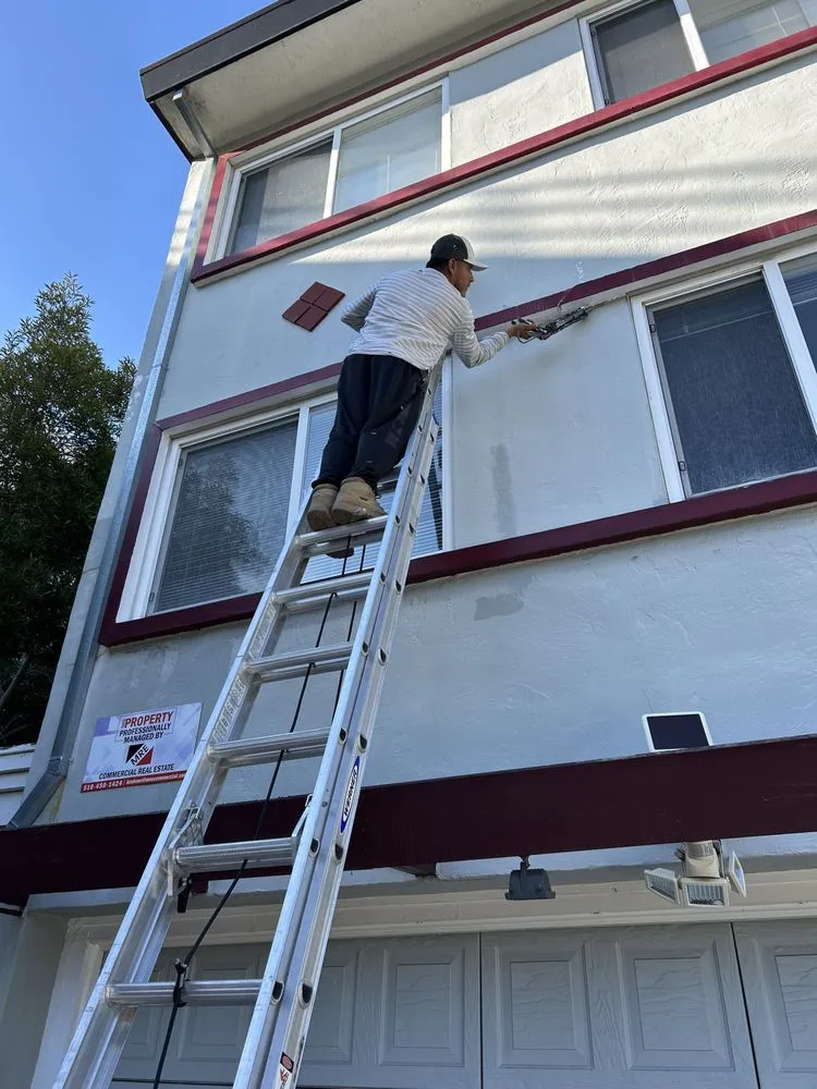 Professional wood fence service in Berkeley, CA by Love’s Handyman