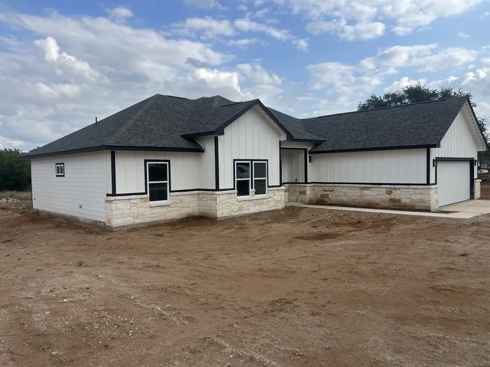 Trusted wood fence service service in Lytle, TX - Luijg Construction