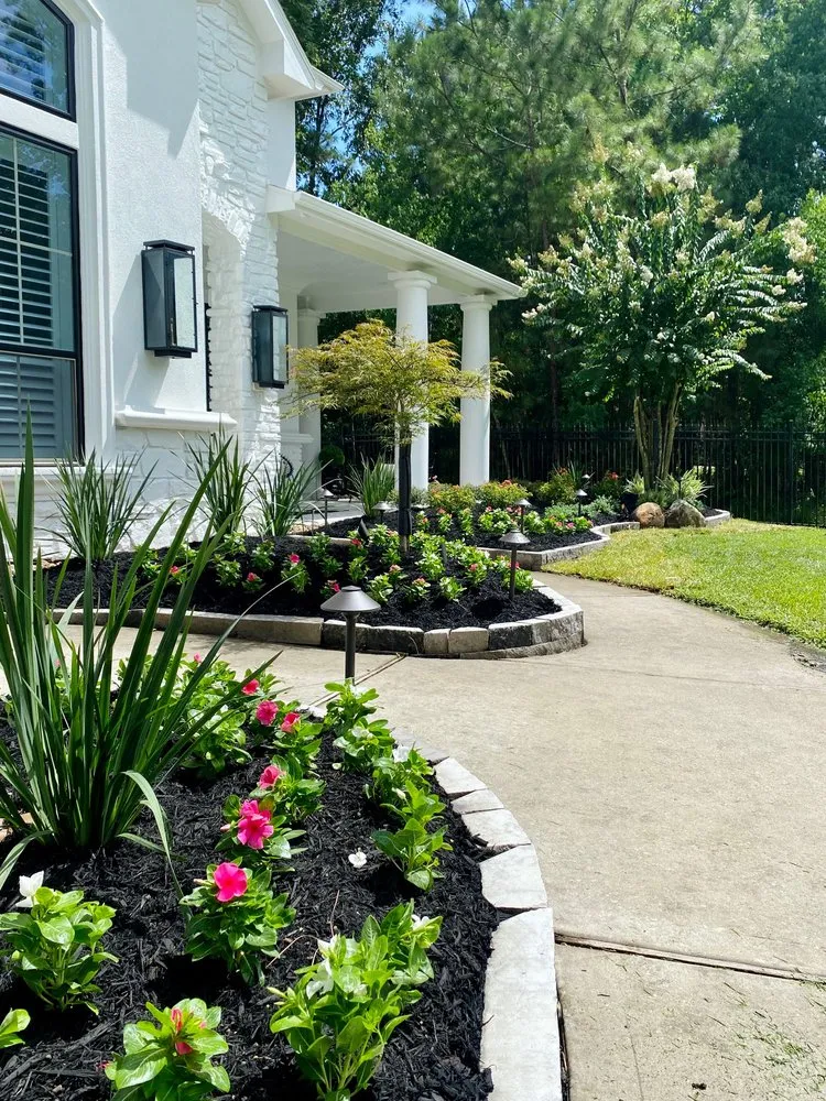 Professional wood fence service in Spring, TX by Luxscape