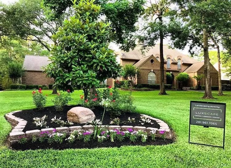 Quality vinyl fence installation in Spring, TX by Luxscape
