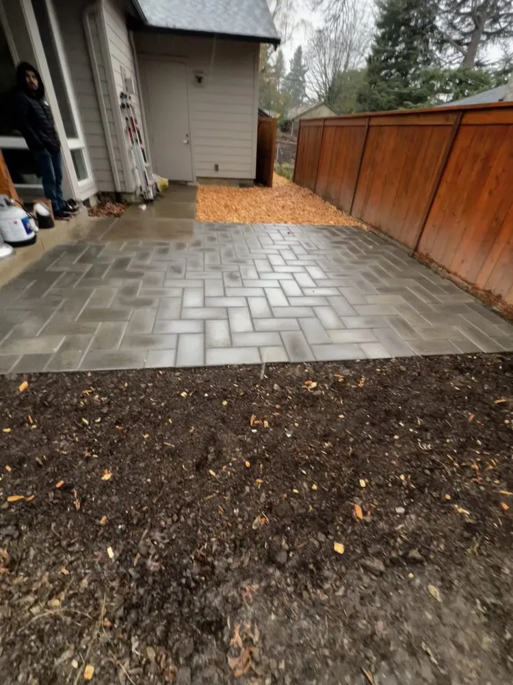 Professional chain link fencing for homes in Beaverton, OR by Maple Bee Construction