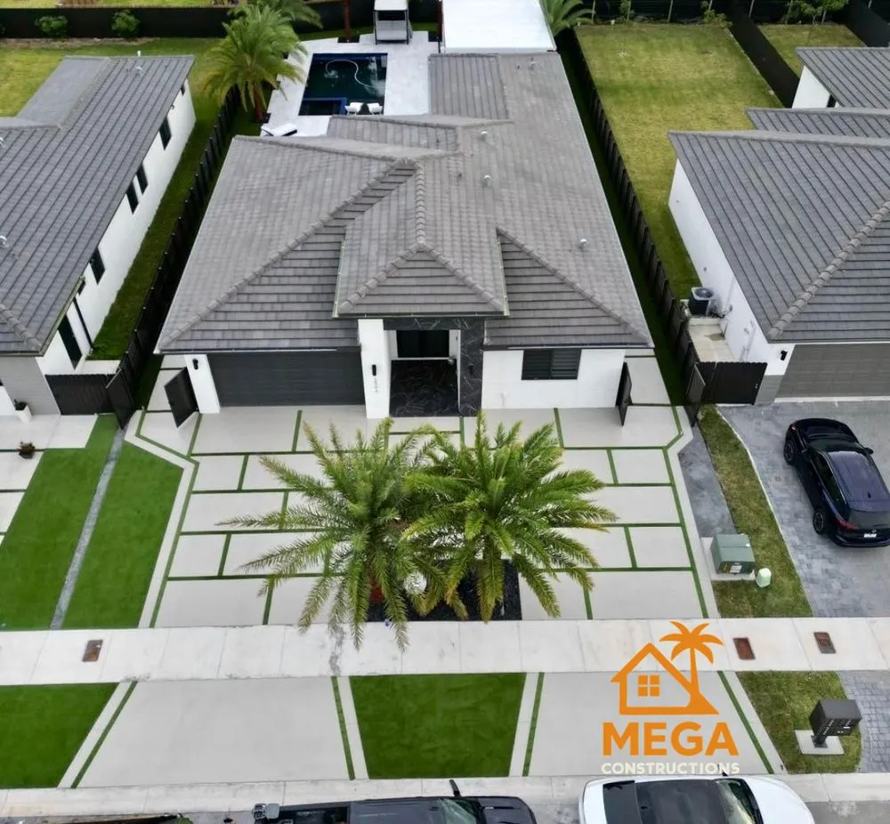 Top-rated fence installation experts serving Hollywood, FL - Mega Constructions
