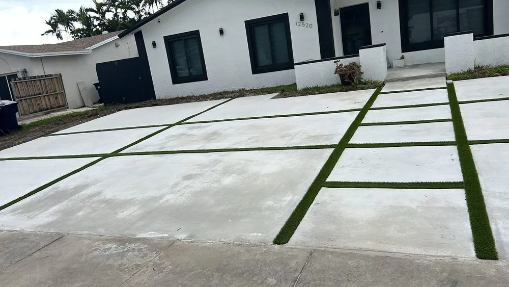 Quality chain link fencing experts serving Hollywood, FL - Mega Constructions