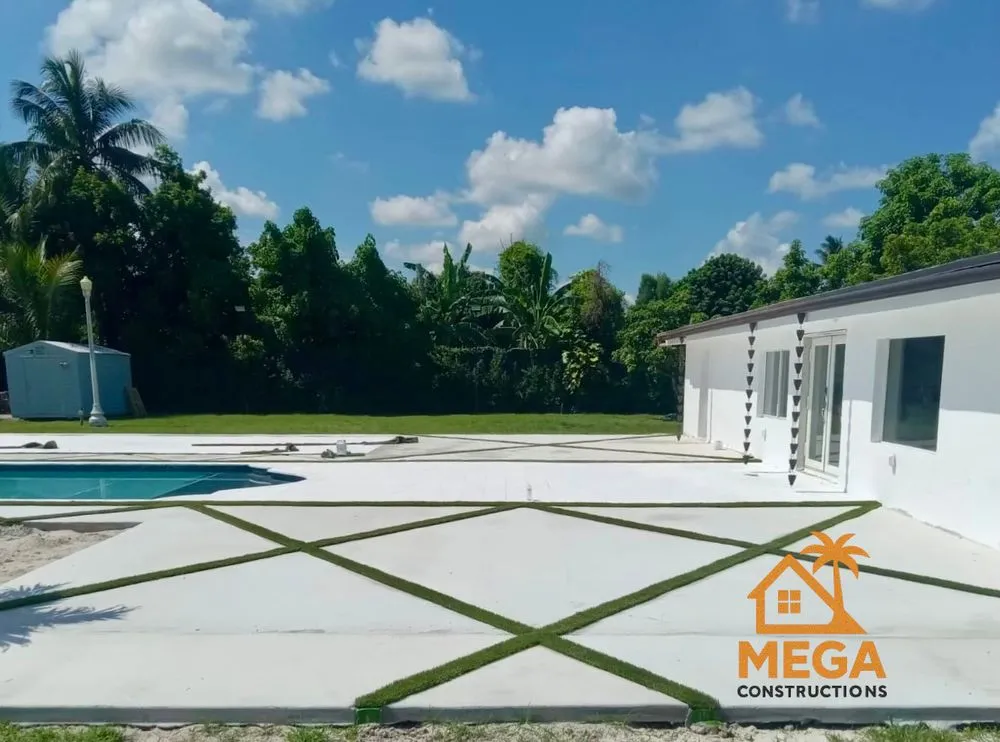 Quality fence repair experts serving Hollywood, FL - Mega Constructions