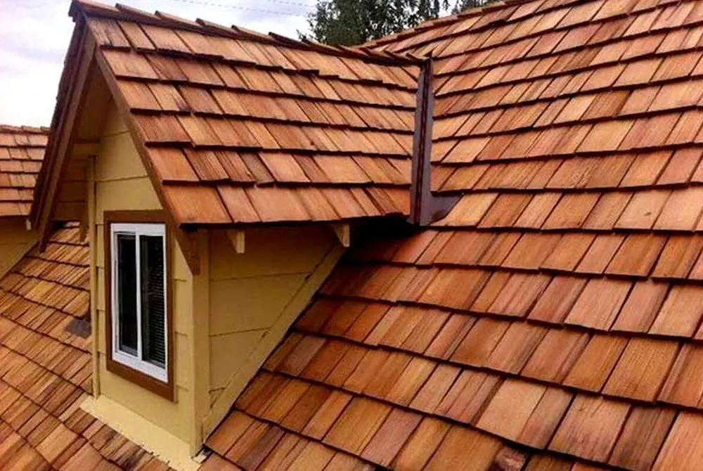 Local wood fence service for homes in Compton, CA by Mendez Roofing