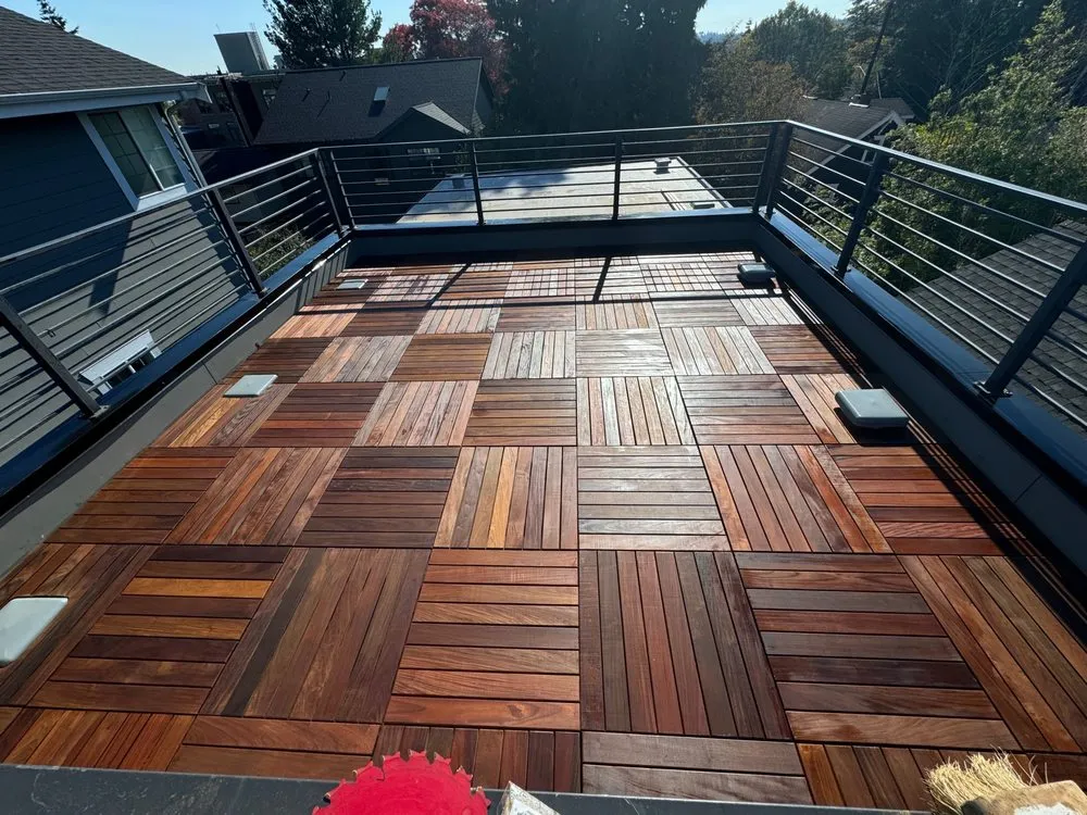 Trusted vinyl fence installation for homes in Edmonds, WA by Mill Decking