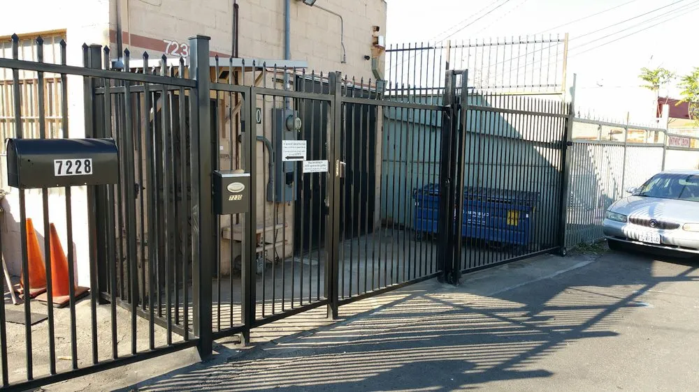 Expert fence repair for homes in Tujunga, CA by Mimic Iron