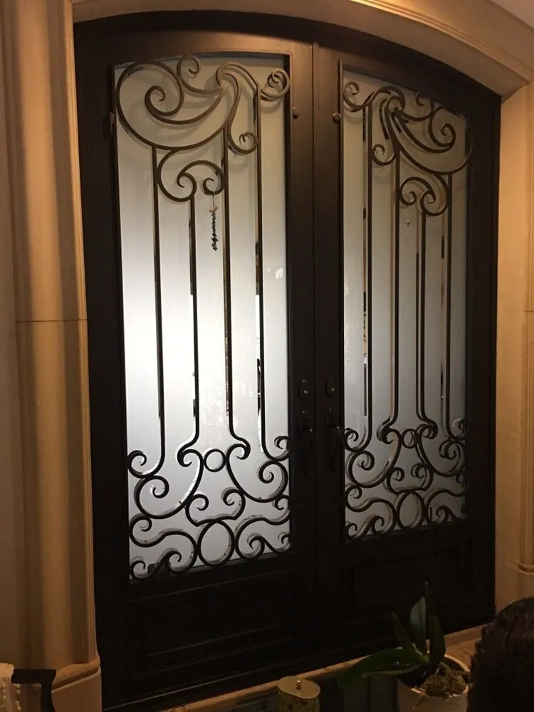 Quality wood fence service for homes in Tujunga, CA by Mimic Iron