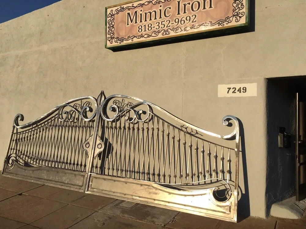 Professional vinyl fence installation in Tujunga, CA by Mimic Iron