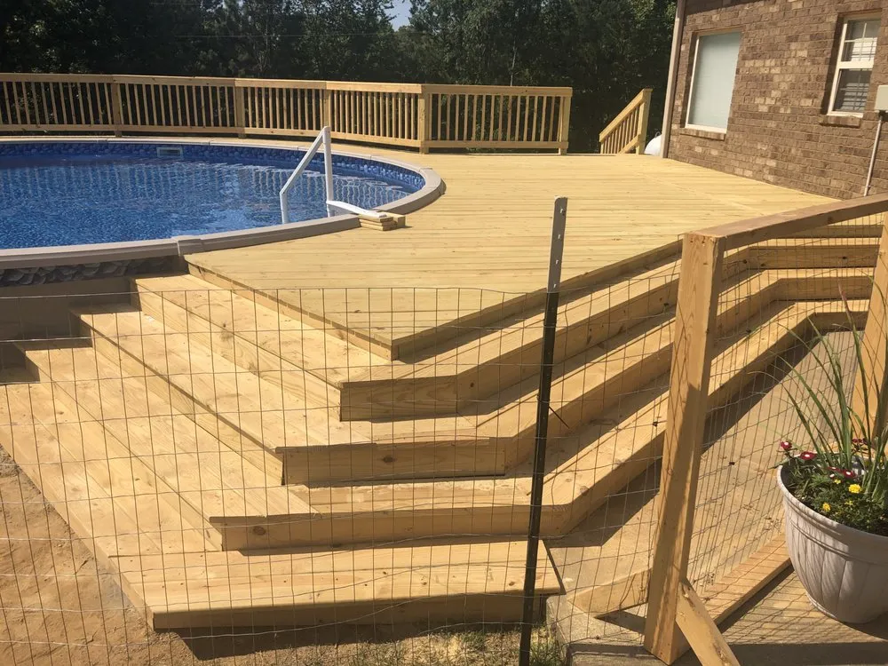 Affordable vinyl fence installation service in Hernando, MS - MNS Services