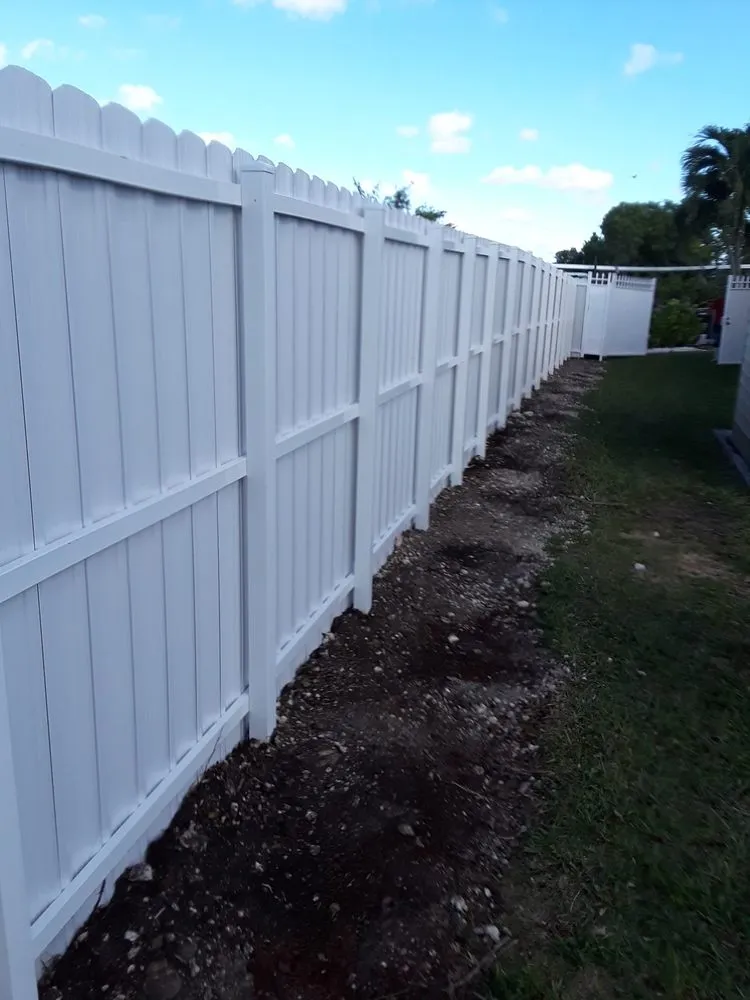 Quality fence installation experts serving Hialeah, FL - Morejon Installer