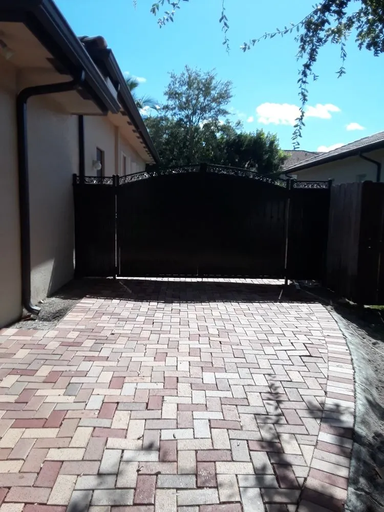 Top-rated chain link fencing experts serving Hialeah, FL - Morejon Installer