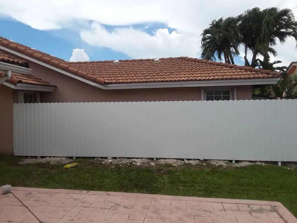Expert fence repair in Hialeah, FL by Morejon Installer