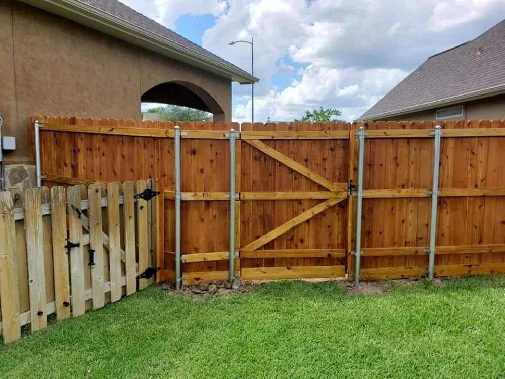Expert vinyl fence installation experts serving Bryan, TX - Mr. Fix It
