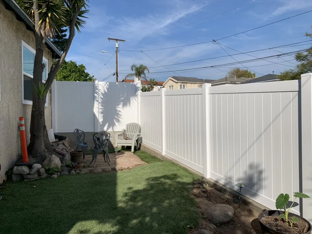 Affordable fence repair experts serving Carson, CA - Mr Vinyl Tech
