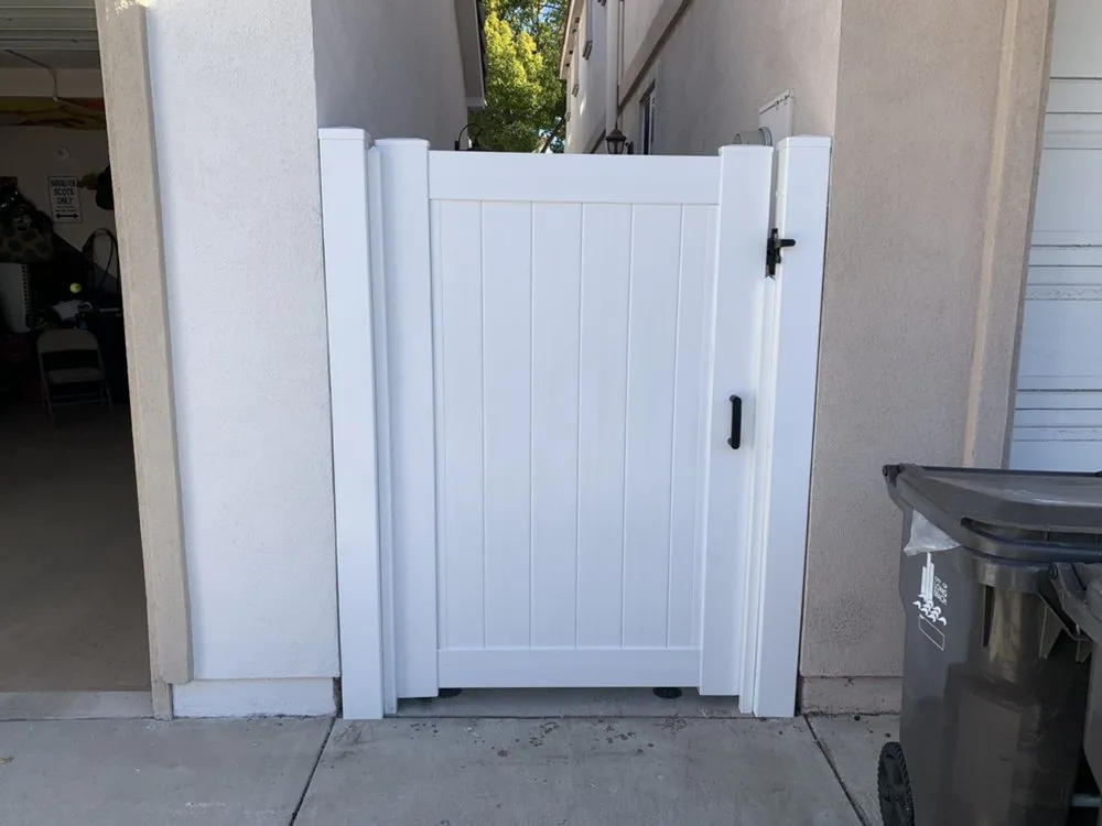Top-rated vinyl fence installation in Carson, CA by Mr Vinyl Tech
