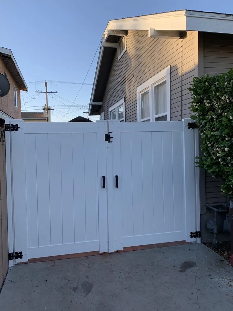 Top-rated fence installation in Carson, CA by Mr Vinyl Tech
