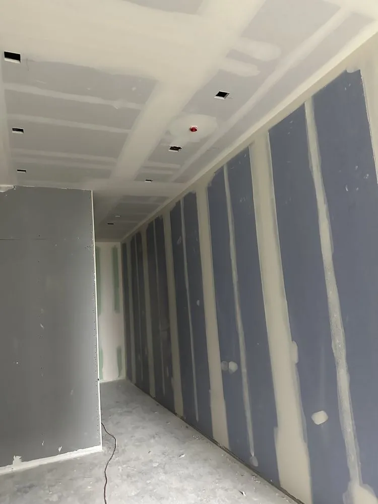 Expert chain link fencing experts serving Everett, WA - MTZ Drywall
