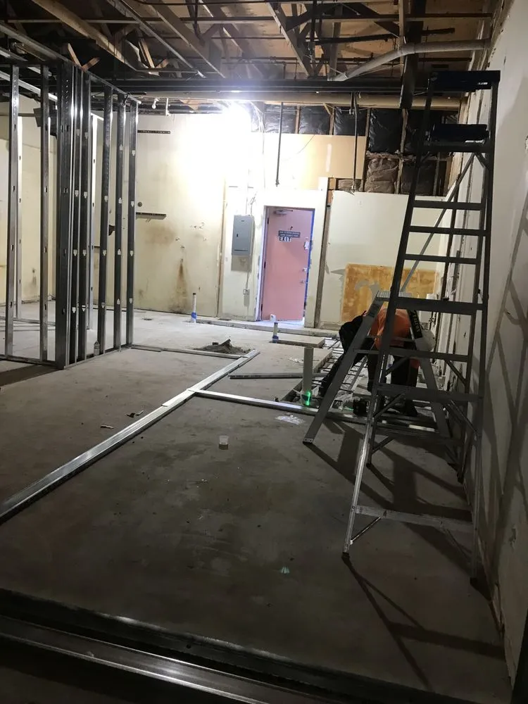 Reliable vinyl fence installation service in Everett, WA - MTZ Drywall