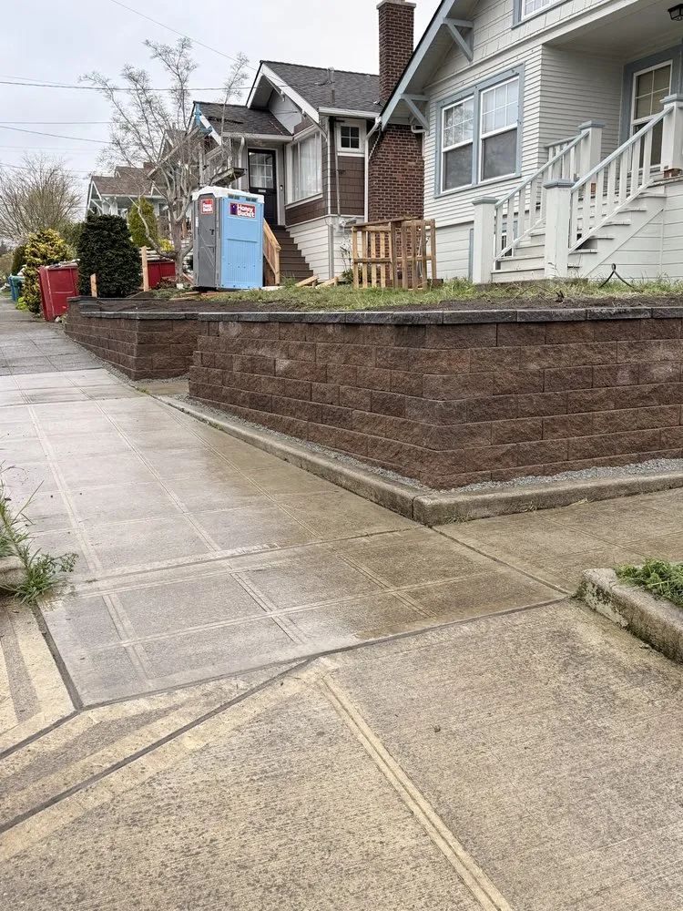 Local wood fence service in Everett, WA by Munis