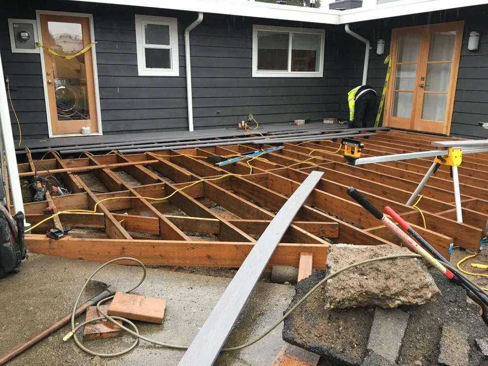 Quality wood fence service in Everett, WA by Munis