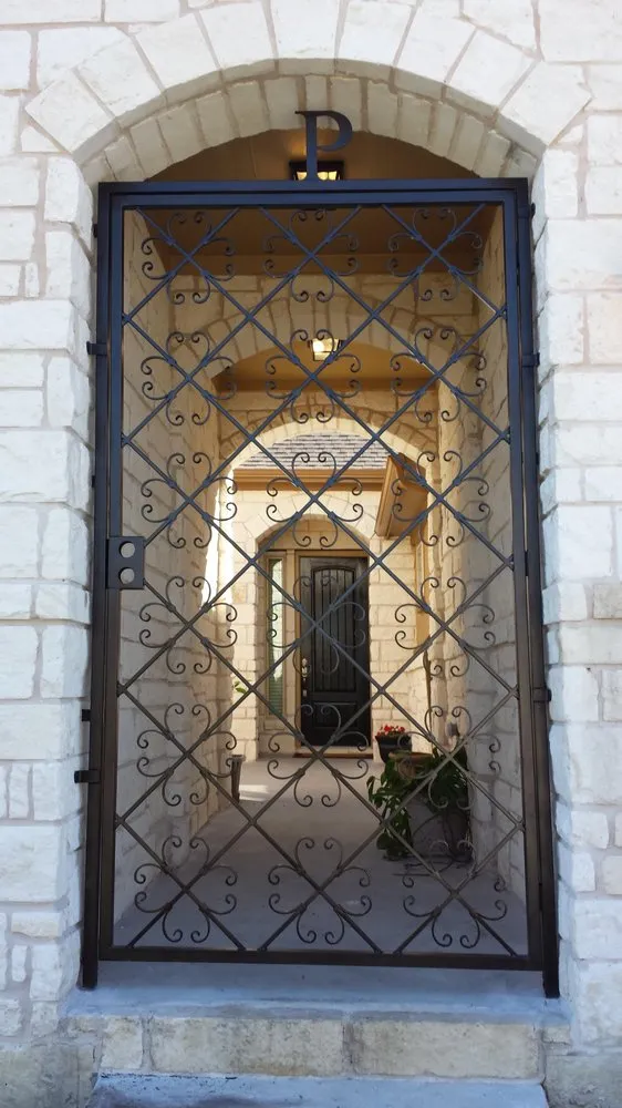Top-rated fence repair for homes in Kyle, TX by Munoz Ironwork