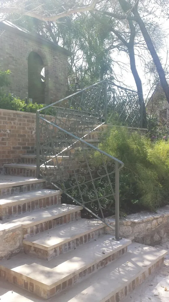 Quality vinyl fence installation experts serving Kyle, TX - Munoz Ironwork