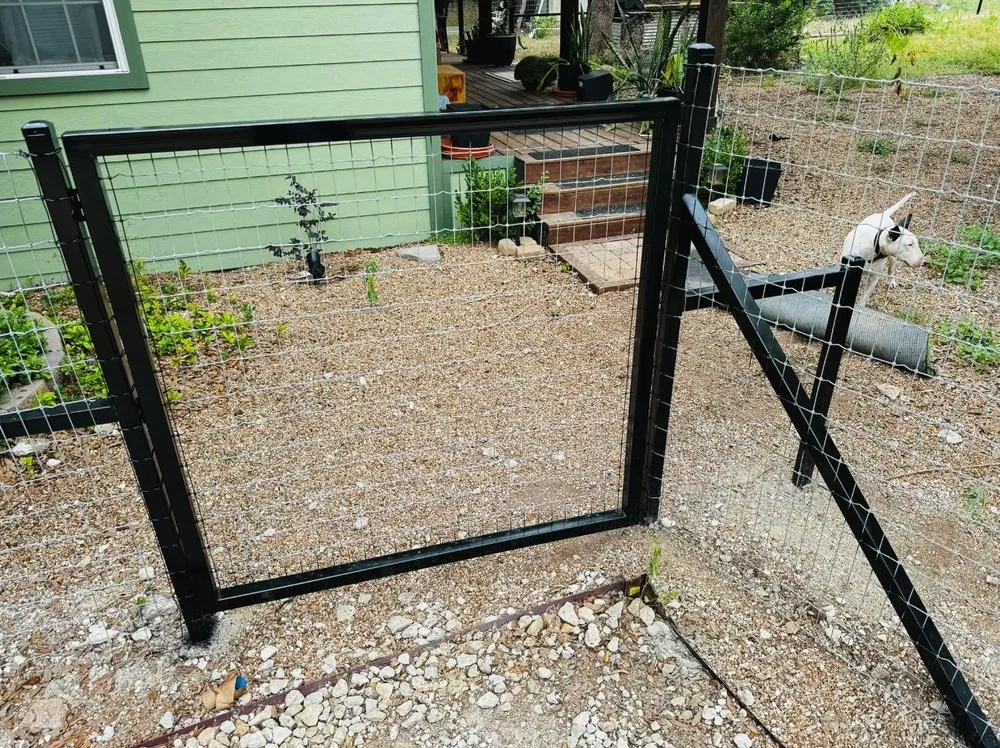 Quality vinyl fence installation service in Kyle, TX - NL Constructors
