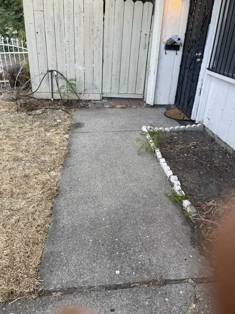 Top-rated wood fence service experts serving CA, CA - Packmans Junk Removal