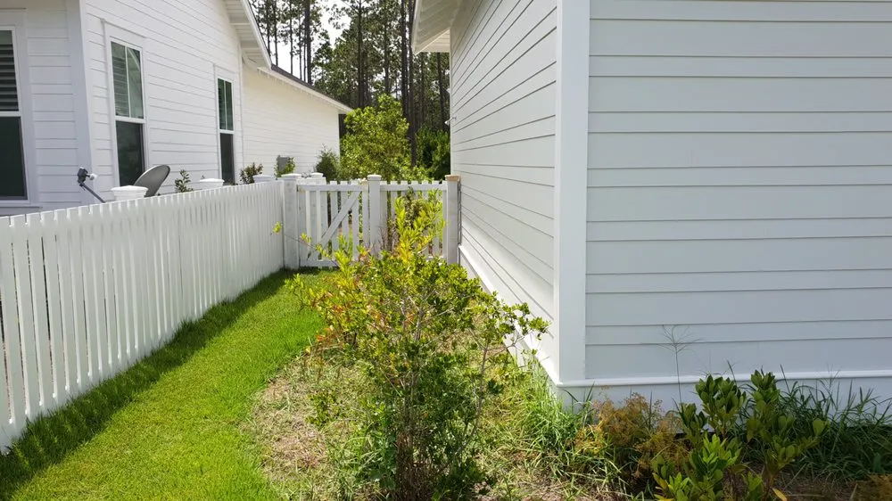 Trusted vinyl fence installation service in Freeport, FL - PanstructionPro