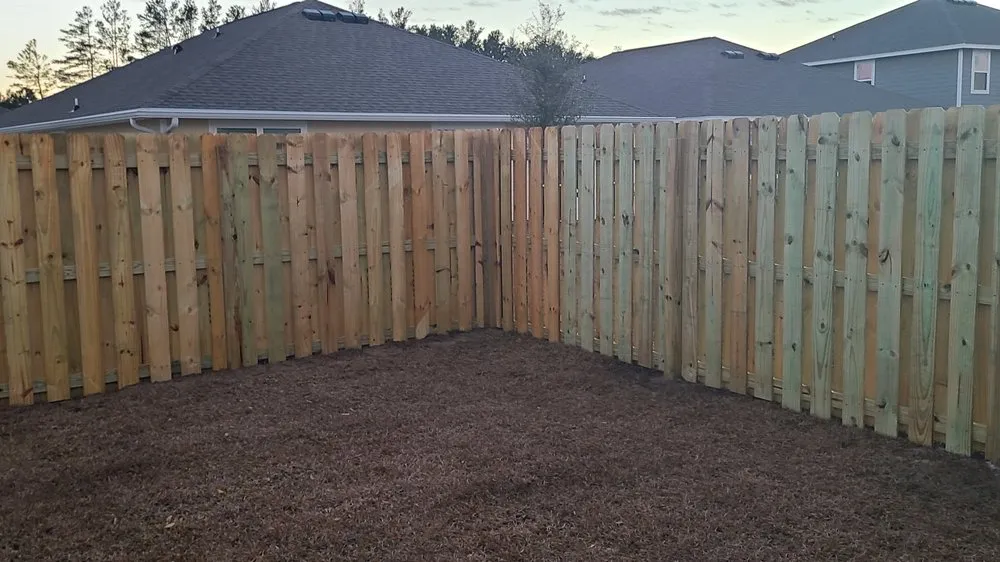Local vinyl fence installation for homes in Freeport, FL by PanstructionPro