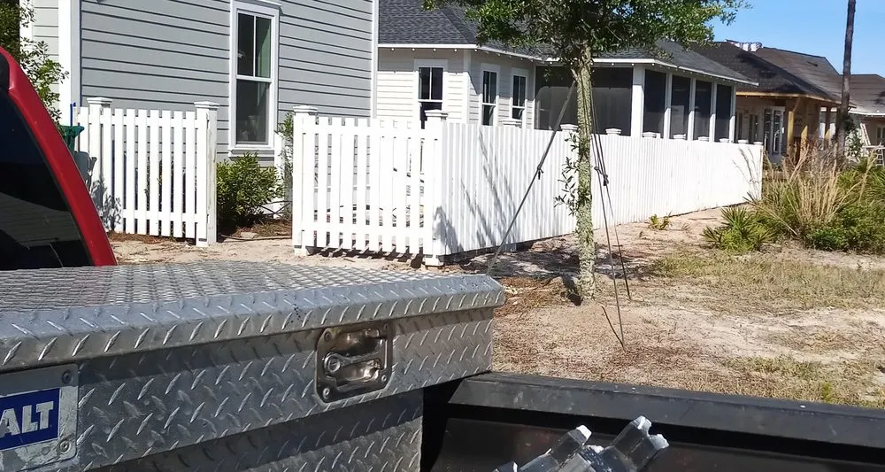 Affordable vinyl fence installation for homes in Freeport, FL by PanstructionPro