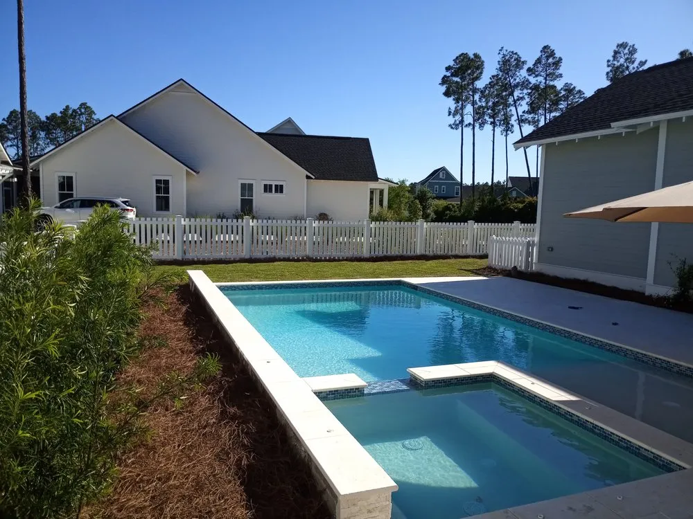Top-rated vinyl fence installation service in Freeport, FL - PanstructionPro
