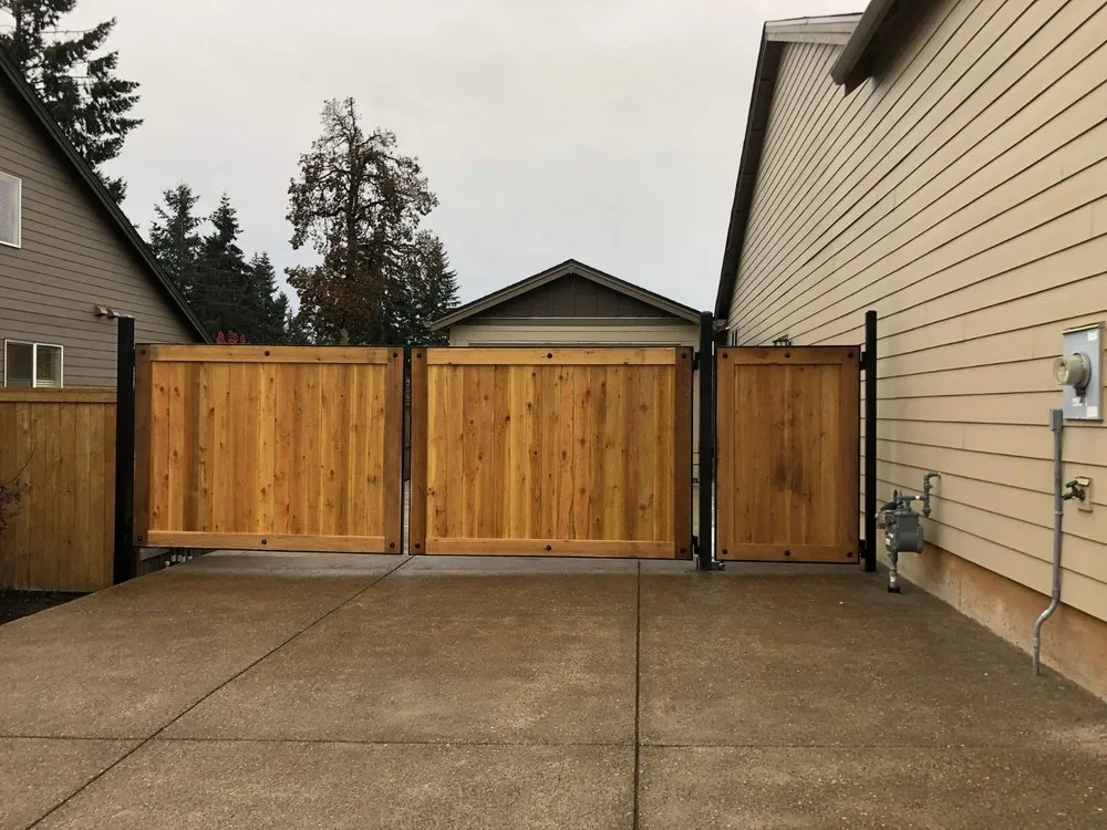 Affordable vinyl fence installation service in Concord, CA - PDX Automatic Gates