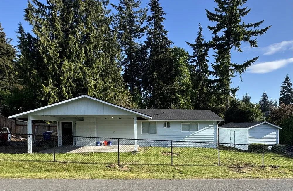 Local vinyl fence installation experts serving Bothell, WA - Pecks Property Pro