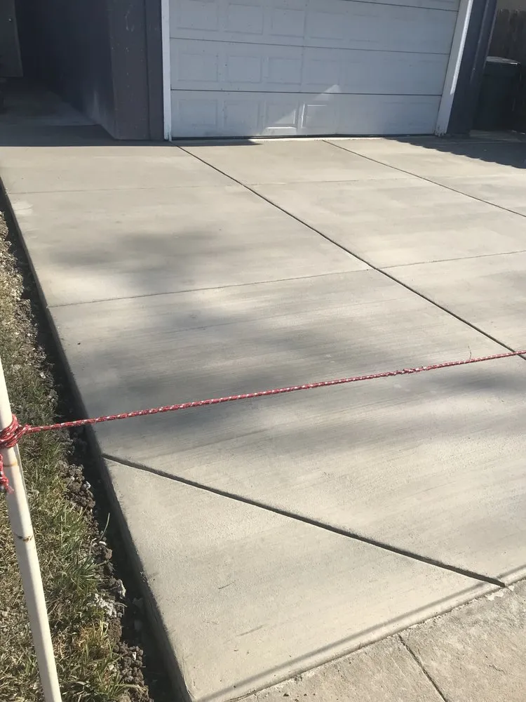 Trusted vinyl fence installation in Merced, CA by Perez Construction
