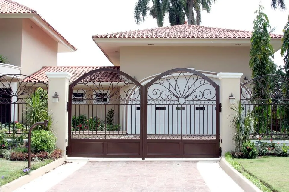 Expert wood fence service for homes in Denton, TX by Pexcon