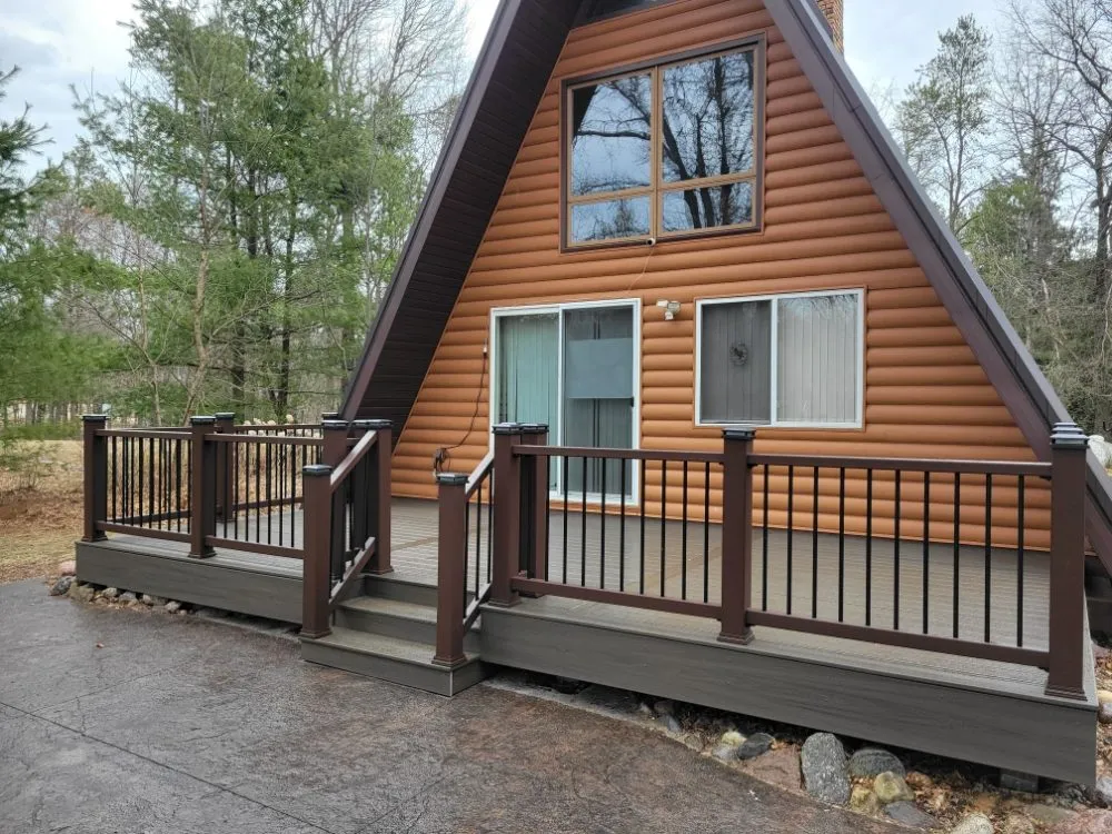 Affordable wood fence service experts serving Wrightstown, WI - Phoenix Decking