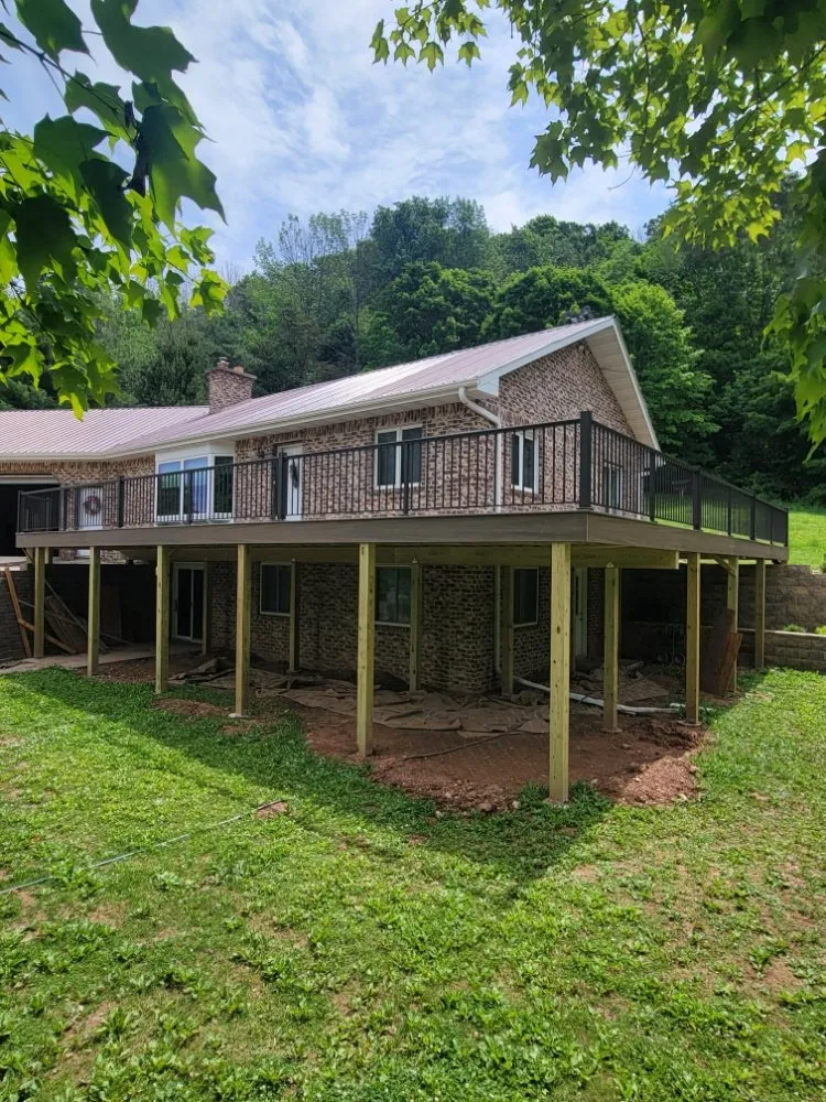 Expert wood fence service service in Wrightstown, WI - Phoenix Decking