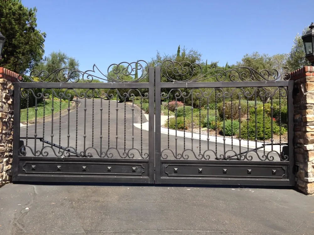 Trusted vinyl fence installation for homes in Poway, CA by Poway Automatic Gates