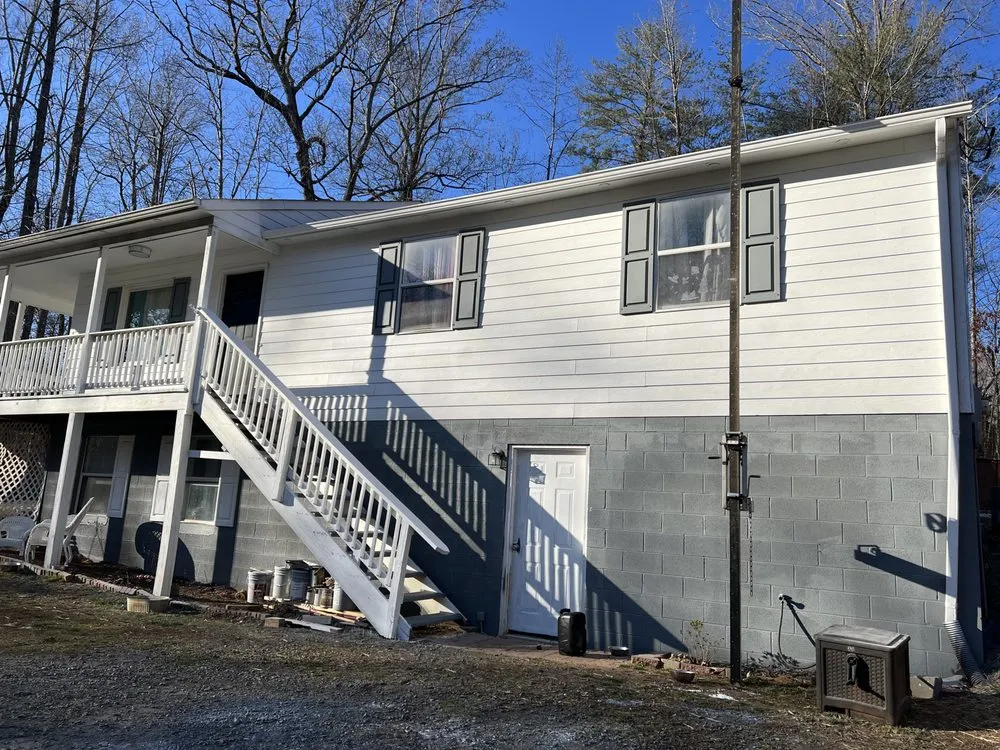 Expert fence repair for homes in Culpeper, VA by Pristine out