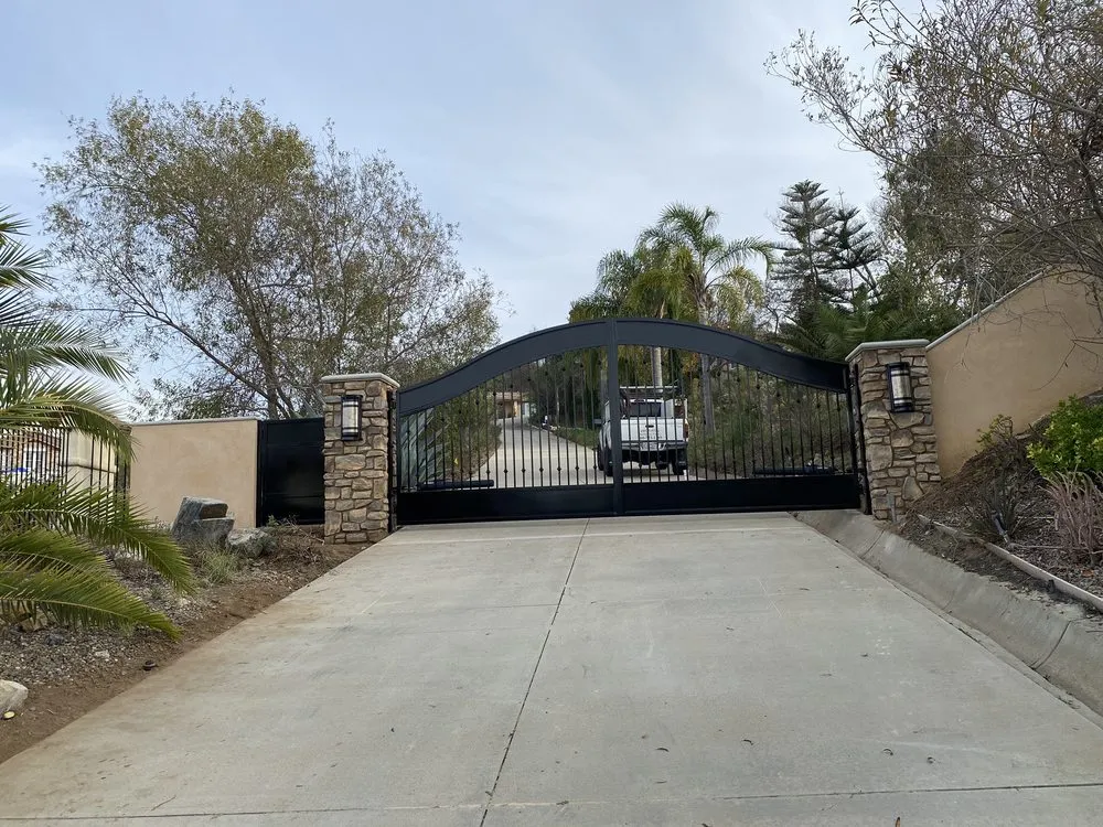 Trusted vinyl fence installation experts serving Fallbrook, CA - Pro Gates