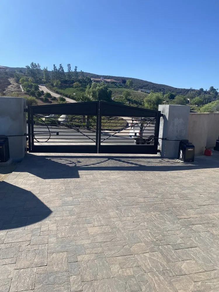 Affordable vinyl fence installation for homes in Fallbrook, CA by Pro Gates