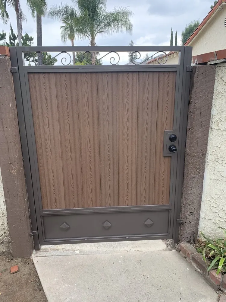 Top-rated vinyl fence installation for homes in El Monte, CA by Projects Welding