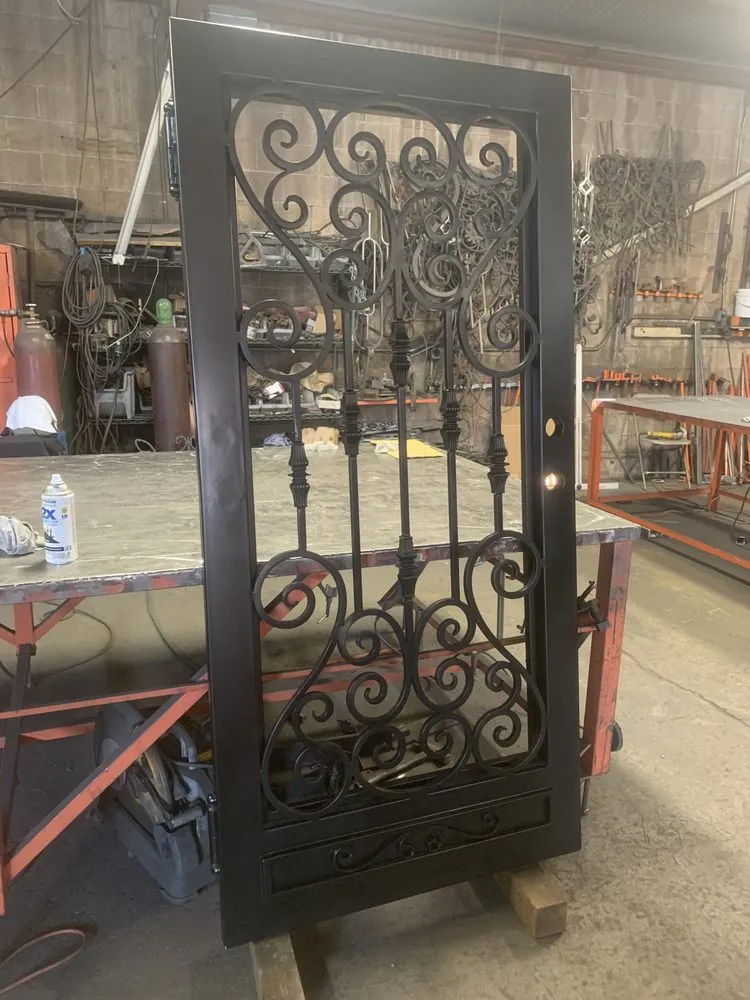 Expert vinyl fence installation in El Monte, CA by Projects Welding