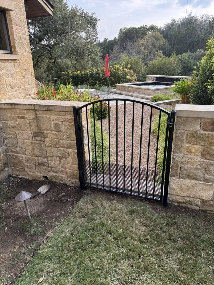 Top-rated wood fence service in Austin, TX by Pyramid Constructors