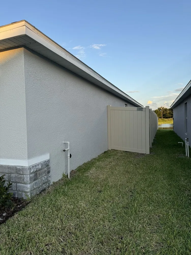 Quality vinyl fence installation experts serving Ruskin, FL - Python Fence