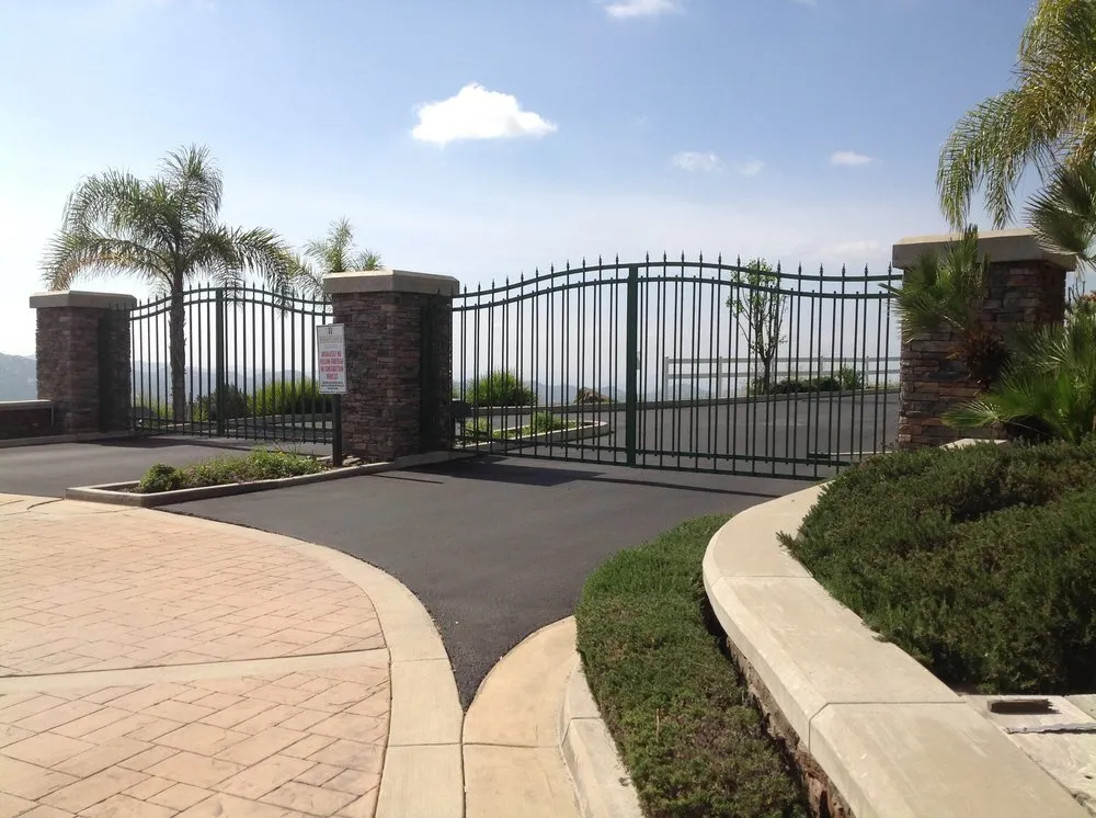 Professional vinyl fence installation experts serving Fallbrook, CA - Quality Gate