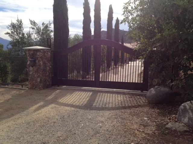 Top-rated vinyl fence installation in Fallbrook, CA by Quality Gate